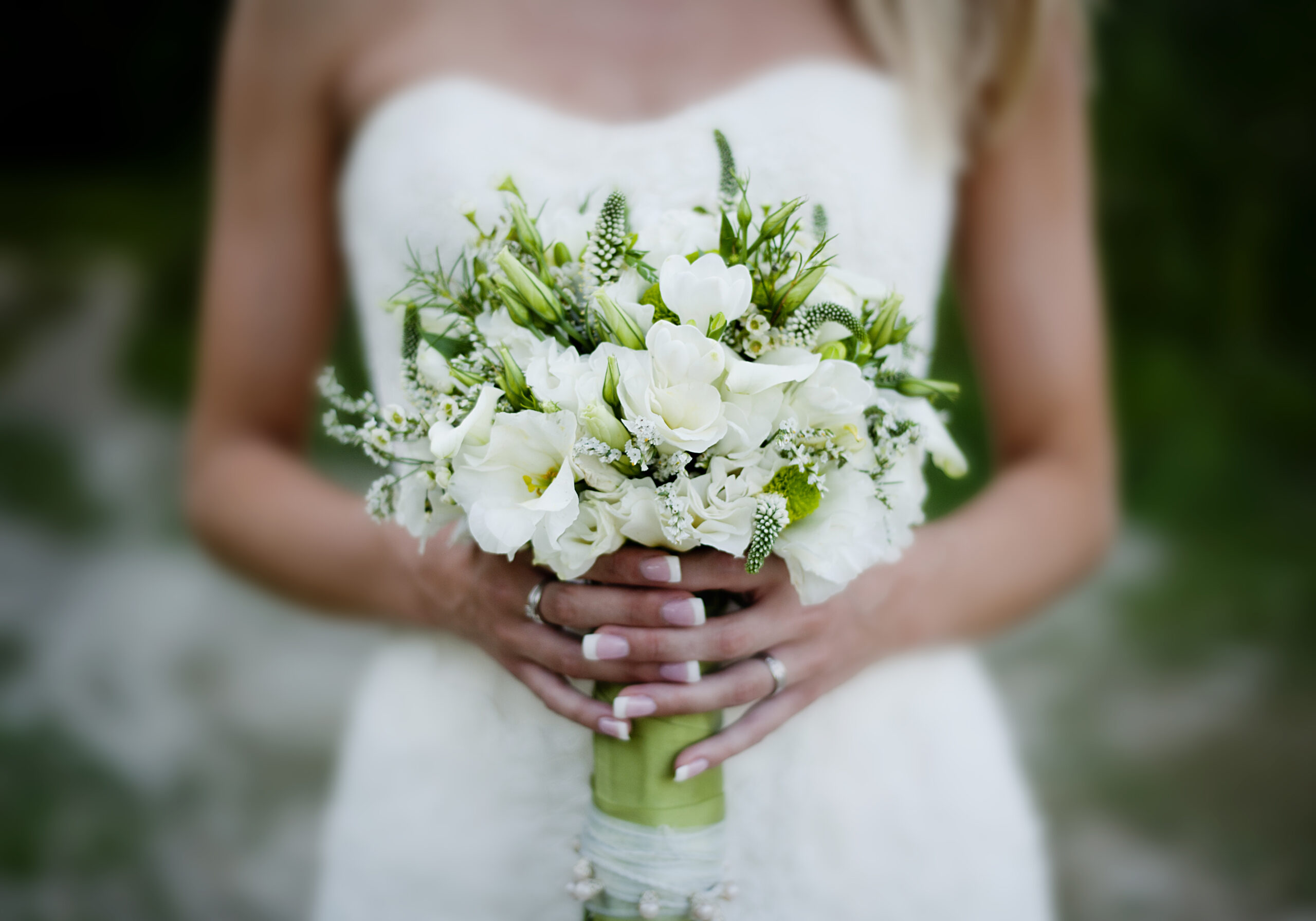 Graphicstock close up of beautiful floral wedding bouquet b0m2hah5z scaled