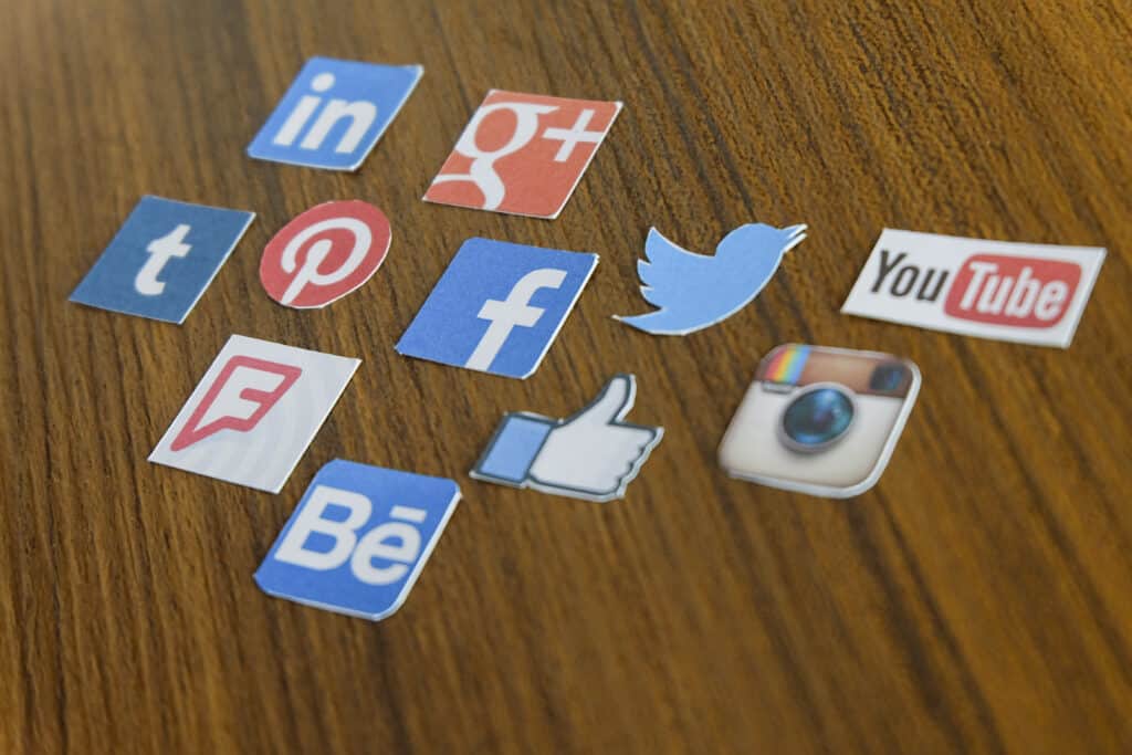 Chiang mai thailand september 24 2014 social media brands printed on sticker and placed on wood table rw1lt jdhfl